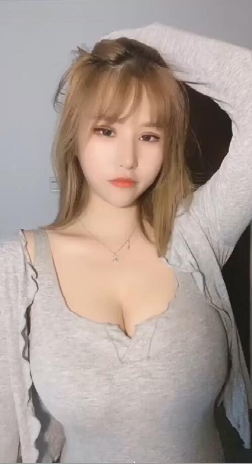 【抖音快手TikTok】大奶妹乳量惊人，抖胸乳摇 抖舞范