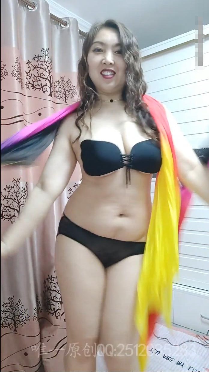 优酷广场舞【柏欣彤】极骚熟女私拍情趣裸舞个肚皮舞老师订制 28
