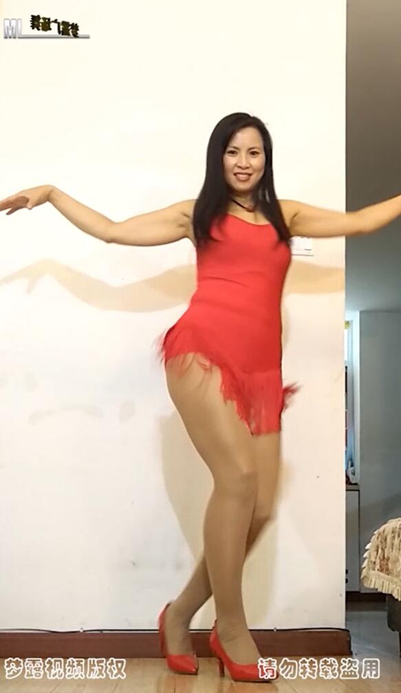 梦露广场舞 风韵犹存丰润凸翘 万千小伙想CAO的熟女阿姨 珍藏版12