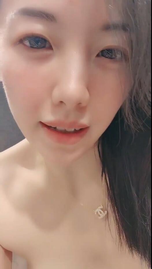 极品【小飘飘】特写视角掰穴 美乳翘臀 舔穴 精华 1v